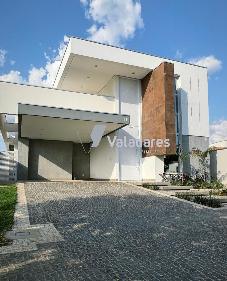 Casa de Condomínio à venda com 3 quartos, 234m² - Foto 1