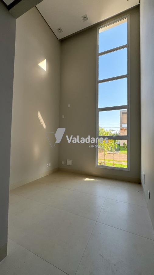 Casa de Condomínio à venda com 3 quartos, 234m² - Foto 4