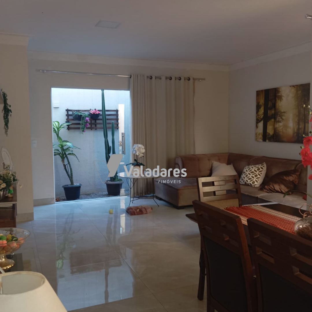 Casa à venda com 3 quartos, 176m² - Foto 4